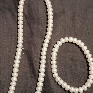 Pearl necklace and bracelet